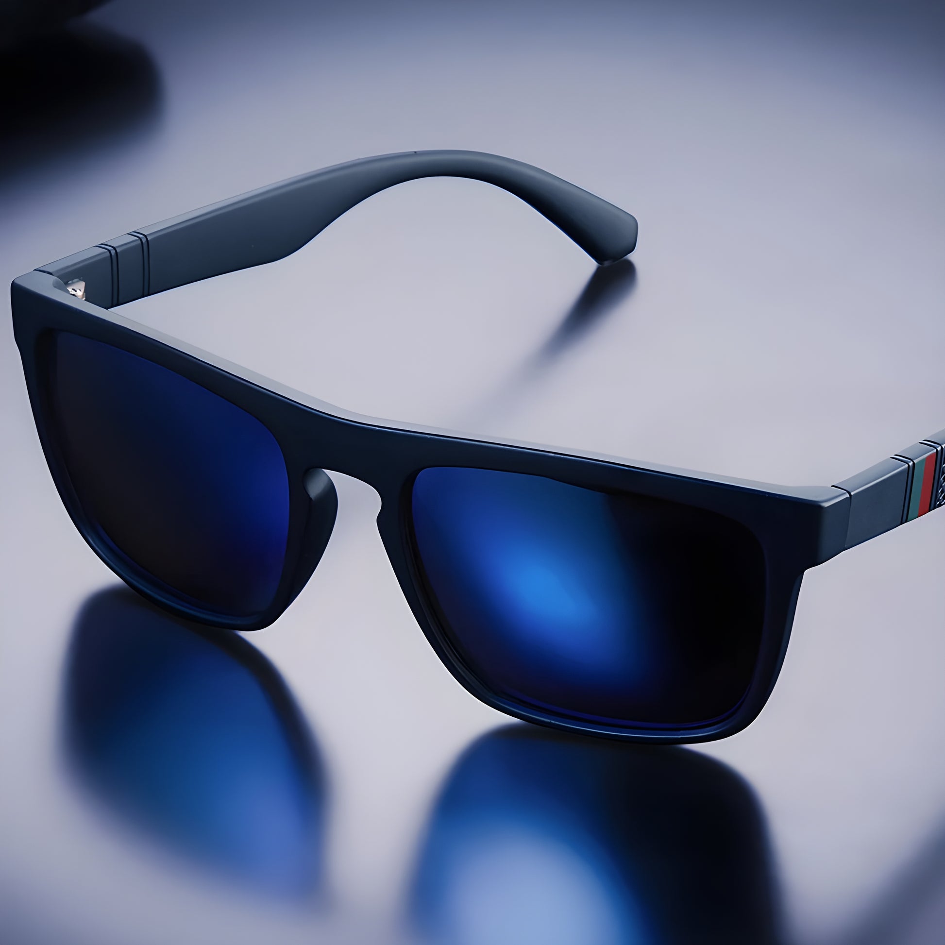 Scratch-resistant polarized sunglasses with stylish retro design