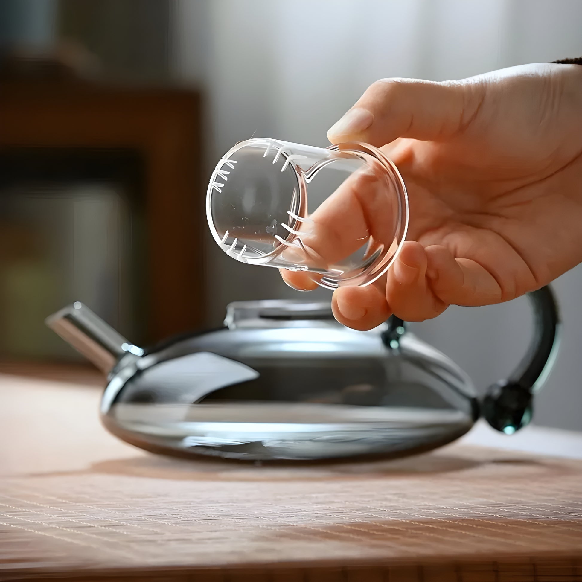 Heat-resistant glass teapot perfect for loose-leaf and herbal teas