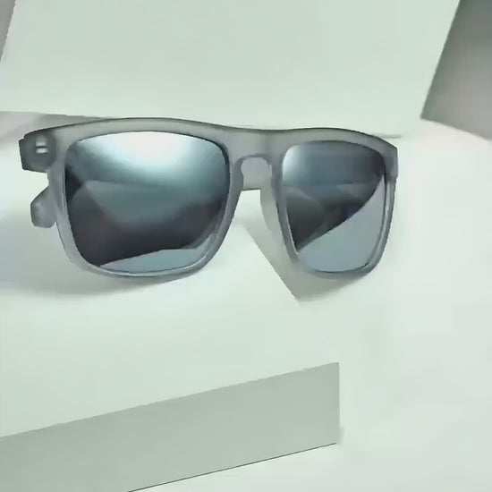 "Video demonstration of Vintage Polarized Sunglasses with UV400 protection, retro square design, anti-glare technology, and lightweight comfort for outdoor activities."