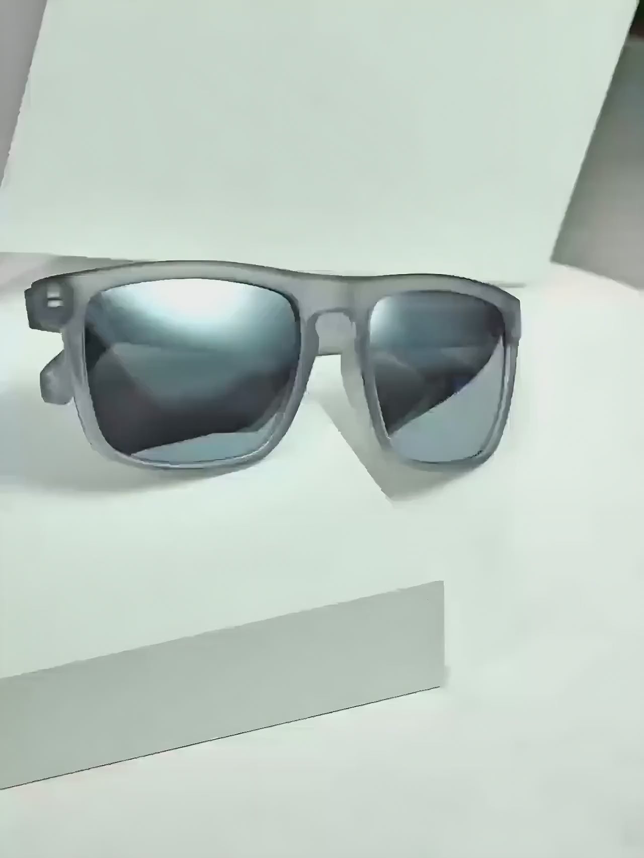 "Video demonstration of Vintage Polarized Sunglasses with UV400 protection, retro square design, anti-glare technology, and lightweight comfort for outdoor activities."